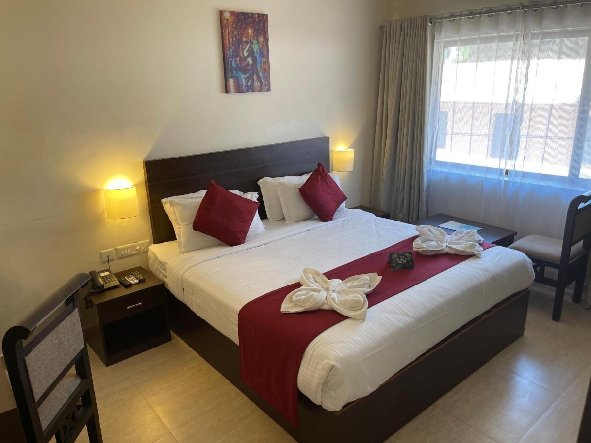 Hotel Yamuna Adur Экстерьер фото