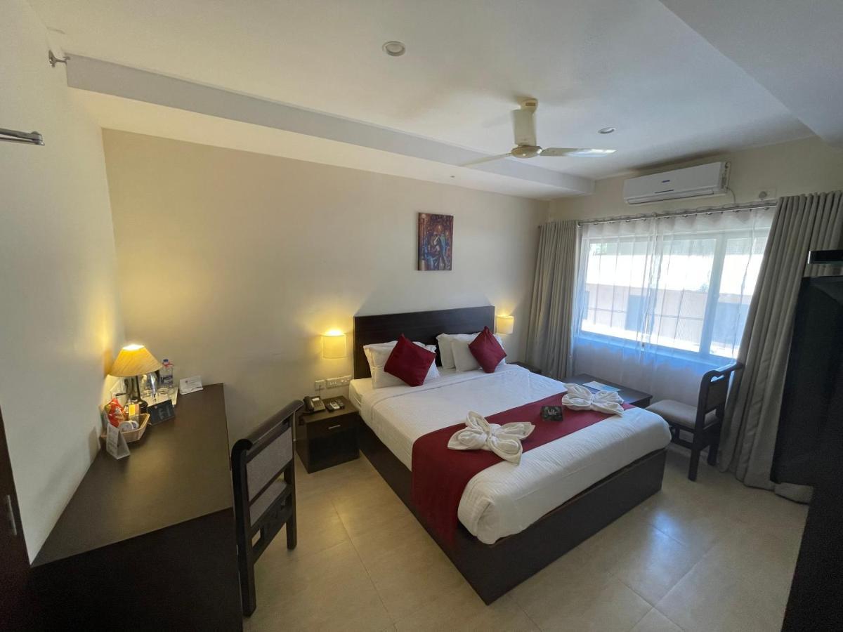 Hotel Yamuna Adur Экстерьер фото
