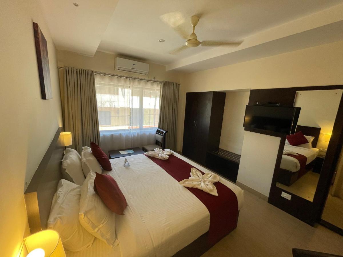 Hotel Yamuna Adur Экстерьер фото