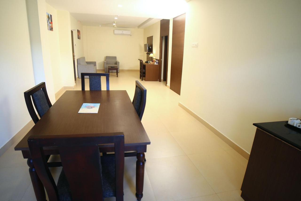 Hotel Yamuna Adur Экстерьер фото